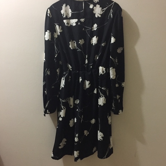 Dress - Picture 2 of 5